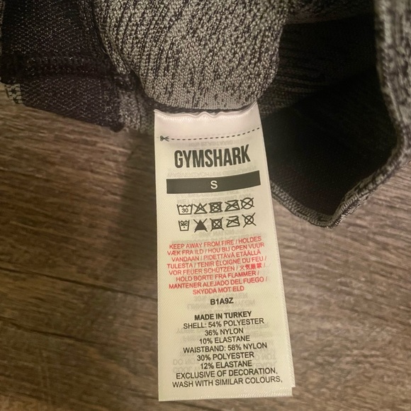 ❌SOLD❌ ADAPT OMBRE SEAMLESS SHORTS - Picture 4 of 4